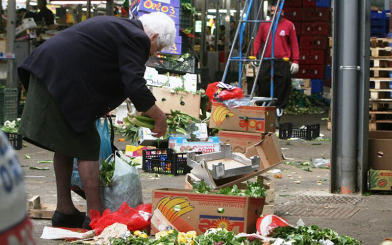 SOCIETA’ – Nel 2022 cresce la povertà nel Lazio, 285mila persone hanno bisogno di un aiuto alimentare