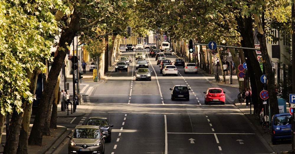 AMBIENTE – Stop alle auto a benzina e a diesel dal 2035, c’è l’ok definitivo del Parlamento europeo