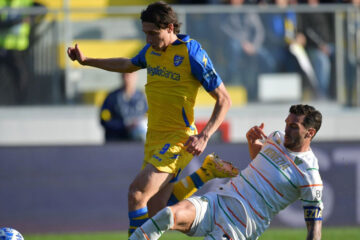 SPORT/CALCIO – Serie B: Il Frosinone sempre più solido capolista strapazza 3- 0 il Venezia. Il tabellino
