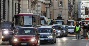 AMBIENTE – Rinviata a data da destinarsi la decisione Ue sullo stop ad auto diesel e benzina nel 2035
