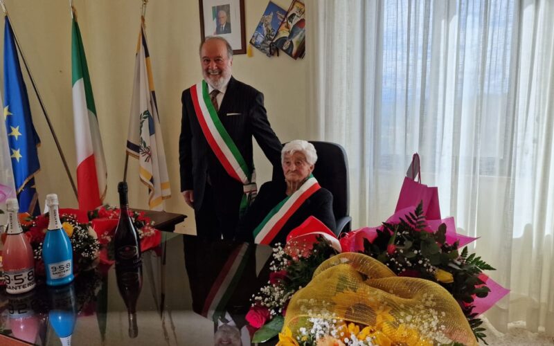 ARCE – Nonna Filomena compie cento anni, comunità arcese in festa