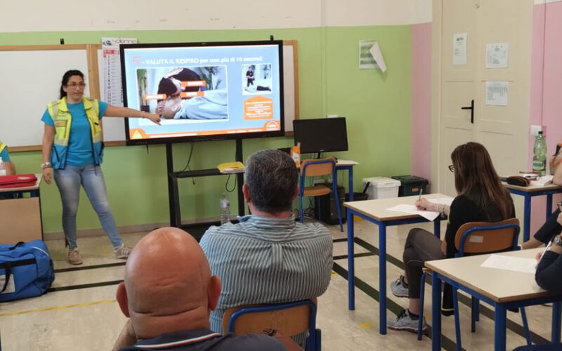 ARCE – Installati e funzionanti due defibrillatori nelle scuole, donati dalla famiglia Tedeschi