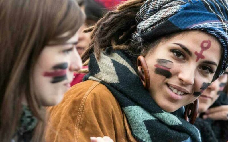 COSTUME & SOCIETA’ – Le origini della Festa della donna: ecco perché si celebra l’8 marzo