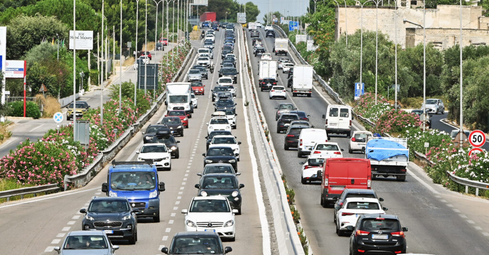 ITALIA – Fine vacanze, oltre 30 milioni di italiani verso il rientro: i consigli per una guida senza rischi