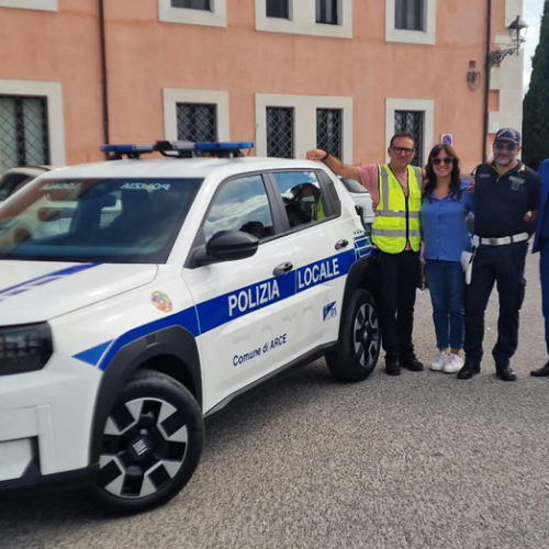 ARCE – Consegnato il nuovo veicolo della Polizia Locale di Arce
